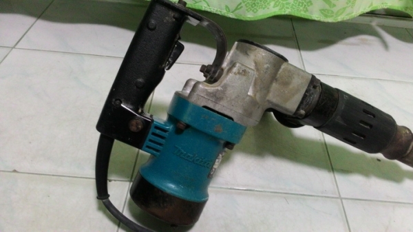 เครื่องแย๊กสกัดคอนกรีตไฟฟ้า makita รุ่น 0810 t สภาพดีพร้อมใช้งานครับ