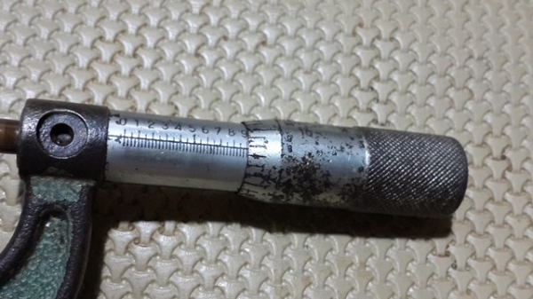 ไมโครมิเตอร์  วัดละเอียด ครับ หมุนๆๆๆ