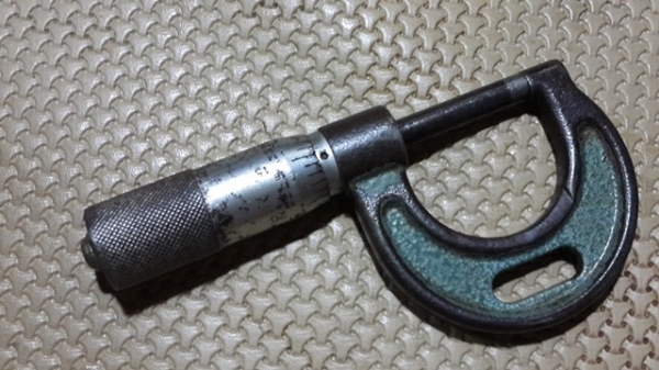 ไมโครมิเตอร์  วัดละเอียด ครับ หมุนๆๆๆ