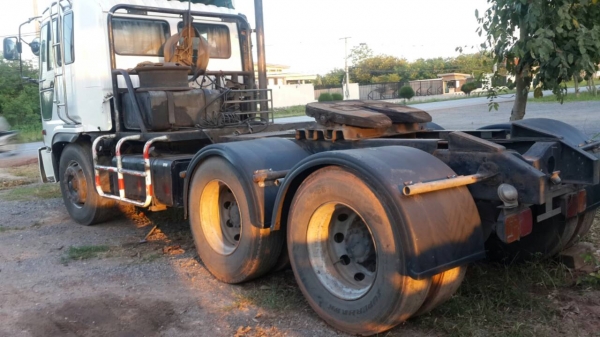 ขายด่วนสิบล้อหัวลาก hino 380 ขายด่วนสิบล้อหัวลาก hino 380