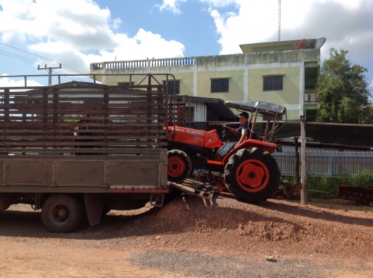 ปัญญาแทรคเตอร์มาแล้ว...จัดมาให้ครับ คูโบต้า L2808 พร้อมผาน5 จัดส่งทั่วไทย