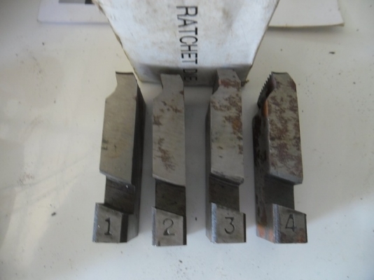 ต๊าปเกลียวมือหมุน