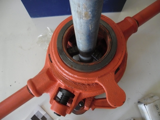 ต๊าปเกลียวมือหมุน