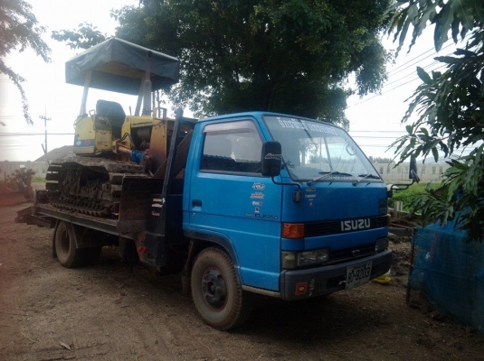 ขายด่วน.  รถหกล้อ อีซูซุ  เครื่อง 115CBE1 คัชซีสวย หัวเก๋งสีเดิม เครื่องเล่น  ยางมี 6 เส้น กะบะต่อใหม่ สภาพพร้อมใช้.