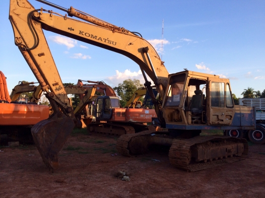 ขายด่วน รถแบคโฮ  KOMATSU   200- 2  พร้อมใช้งาน