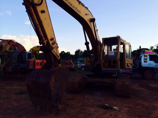 ขายด่วน รถแบคโฮ  KOMATSU   200- 2  พร้อมใช้งาน