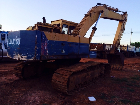 ขายด่วน รถแบคโฮ  KOMATSU   200- 2  พร้อมใช้งาน