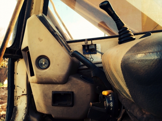 ขายด่วน  รถแบคโฮ  CAT  V2 สภาพดีมาก  พร้อมใช้งาน