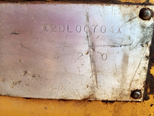 ขายด่วน  รถแบคโฮ  CAT  V2 สภาพดีมาก  พร้อมใช้งาน