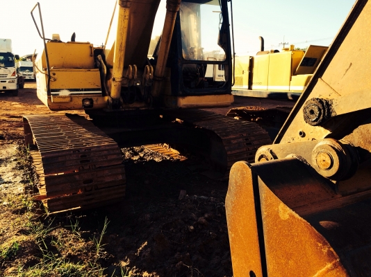 ขายด่วน  รถแบคโฮ  CAT  V2 สภาพดีมาก  พร้อมใช้งาน