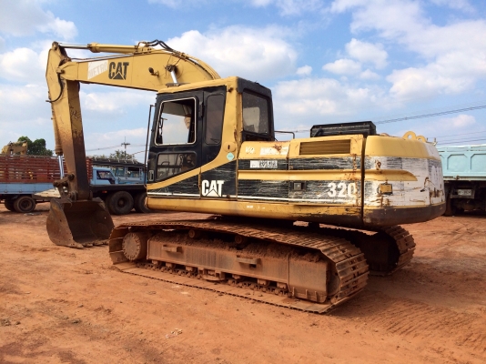 ขายด่วน  รถแบคโฮ  CAT  V2 สภาพดีมาก  พร้อมใช้งาน