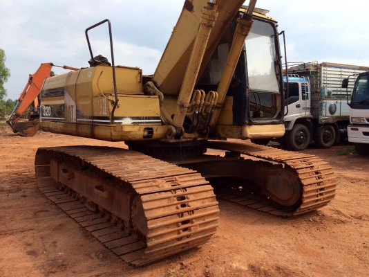 ขายด่วน  รถแบคโฮ  CAT  V2 สภาพดีมาก  พร้อมใช้งาน