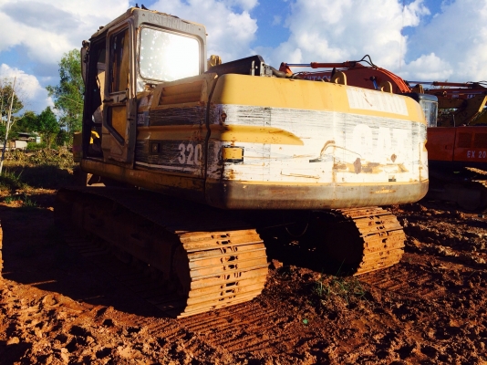 ขายด่วน  รถแบคโฮ  CAT  V2 สภาพดีมาก  พร้อมใช้งาน