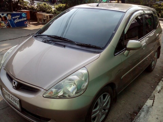 ขาย HONDA JAZZ 1.5 ปี 2004 เครื่องดี,สีสวย,ติดแก๊สหัวฉีด ถังโดนัท,เล่มพร้อมโอน