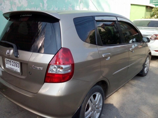 ขาย HONDA JAZZ 1.5 ปี 2004 เครื่องดี,สีสวย,ติดแก๊สหัวฉีด ถังโดนัท,เล่มพร้อมโอน