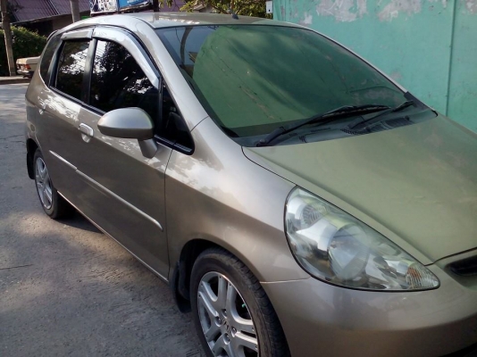 ขาย HONDA JAZZ 1.5 ปี 2004 เครื่องดี,สีสวย,ติดแก๊สหัวฉีด ถังโดนัท,เล่มพร้อมโอน