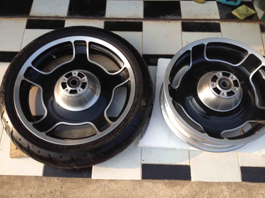 ขายล้อโตซี่ลวดใส่ยาง300-310 และล้อสตรีทไกด์