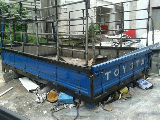 ขายกระบะรถบรรทุก 4 ล้อกลาง ยาว2.10 เมตร กว้าง 1.80 เมตร