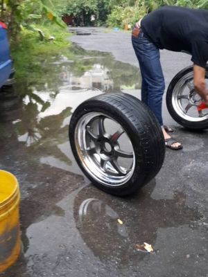 แม็กขอบ17"พร้อมยาง205/50/17 ปี12