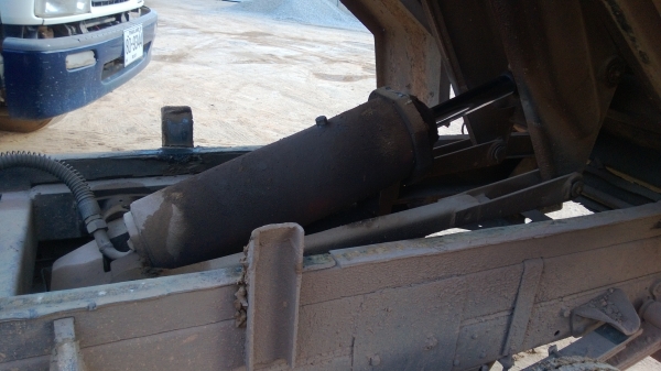 ขายถูก  รถบรรทุก 6 ล้อ NKR  ดั้ม 3 คิว  เครื่อง  88 HP  ช่วงสั้น  ไม่มีทะเบียน