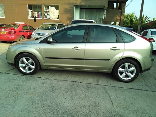 ขาย ford focus 5door ปี2006เกียร์auto ขาย ford focus 5door ปี2006เกียร์auto