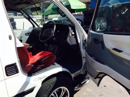 ขายรถตู้หลังคาสุงช่วงยาว ปี04 ดีเซล วีไอพี สีเดิมไม่เคยทำสีทั้งคัน ขายรถตู้หลังคาสุงช่วงยาว ปี04 ดีเซล วีไอพี สีเดิมไม่เคยทำสีทั้งคัน