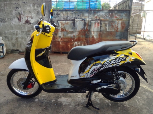 Scoopy i ลายแอคทีฟบอย หัวฉีดประหยัดน้ำมัน สวยๆไร้ริ้วรอย ราคาถูกครับ