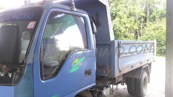 รถบรรทุก 6 ล้อดัมพ์ ยี่ห้อ ISUZU EURO2 เครื่อง 130 แรงม้า รถบรรทุก 6 ล้อดัมพ์ ยี่ห้อ ISUZU EURO2 เครื่อง 130 แรงม้า