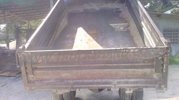 รถบรรทุก 6 ล้อดัมพ์ ยี่ห้อ ISUZU EURO2 เครื่อง 130 แรงม้า รถบรรทุก 6 ล้อดัมพ์ ยี่ห้อ ISUZU EURO2 เครื่อง 130 แรงม้า