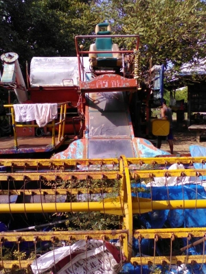 ขายรถเกี่ยวข้าวรองกระสอบ ขายตามสภาพ เครื่องHO7D 195แรง ปีที่แล้วทำงานตามปกติ เครื่องดี เหมาะสำหรับนักปั้น สนใจโทร 090-8588220คุณนะ ID:narong498 หรือ www.truck.in.th/498 FB:ณรงค์ ซื้อขายรถมือสอง