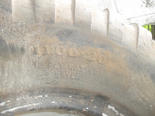 มาใหม่วันนี้ ยาง 11.00 - 20 ลายทหาร สวยๆ 1 คู่ ราคา 4500 บาท