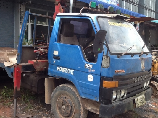 หกล้อโต้โยต้า พื้นเรียบ  ติดเครน  2.5 ตัน   พร้อมใช้งาน  เล่มพร้อม...