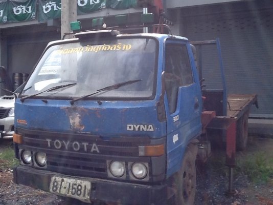 หกล้อโต้โยต้า พื้นเรียบ  ติดเครน  2.5 ตัน   พร้อมใช้งาน  เล่มพร้อม...