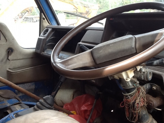 หกล้อโต้โยต้า พื้นเรียบ  ติดเครน  2.5 ตัน   พร้อมใช้งาน  เล่มพร้อม...