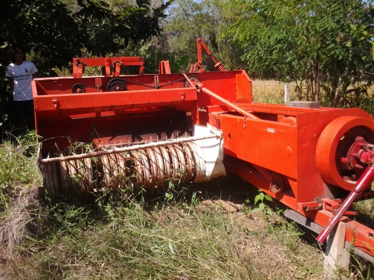 ขายตามสภาพเครื่องอัดฟางใช้งานได้เลย