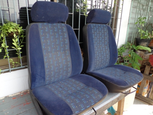 อยู่ห้วยขวางขายเบาะผ้า สภาพดี ไม่มีขาด ของเก็บ คู่ละ1,000บาท