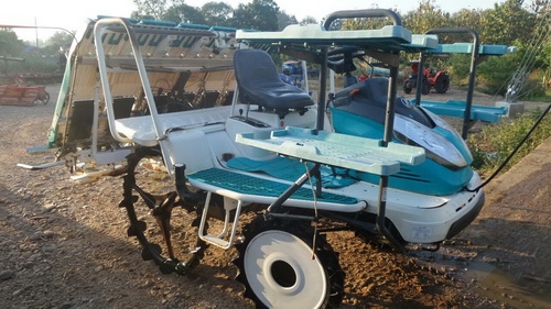 ขายรถปลูกข้าวคูโบต้า 6 แถว แบบนั้งขับ พร้อมใช้