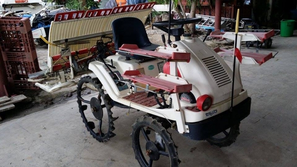 รถปลูกข้าวนั่งขับ YANMAR  เก่าญี่ปุ่น ดำนา 4 แถว  สภาพสวย เครื่องยนต์ติดง่าย สภาพพร้อมใช้งาน