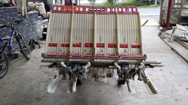 รถปลูกข้าวนั่งขับ YANMAR เก่าญี่ปุ่น ดำนา 4 แถว สภาพสวย เครื่องยนต์ติดง่าย สภาพพร้อมใช้งาน รถปลูกข้าวนั่งขับ YANMAR เก่าญี่ปุ่น ดำนา 4 แถว สภาพสวย เครื่องยนต์ติดง่าย สภาพพร้อมใช้งาน