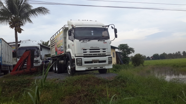 รถบรรทุกIsuzu FXZ 360 แรงม้า กระบะบรรทุกดั้มท์สามมิตร ยางเรเดี้ยนสวย 10 เส้น รั้ว 4 เส้น ปี 54