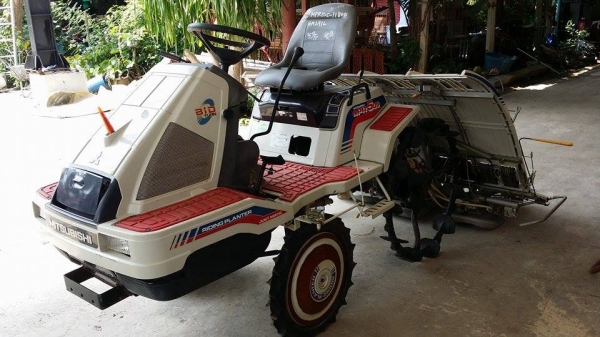 รถปลูกข้าวนั่งขับ MITSUBISHI เก่าญี่ปุ่น ดำนา 5 แถว สภาพสวย เครื่องยนต์ติดง่าย สภาพพร้อมใช้งาน รถปลูกข้าวนั่งขับ MITSUBISHI เก่าญี่ปุ่น ดำนา 5 แถว สภาพสวย เครื่องยนต์ติดง่าย สภาพพร้อมใช้งาน