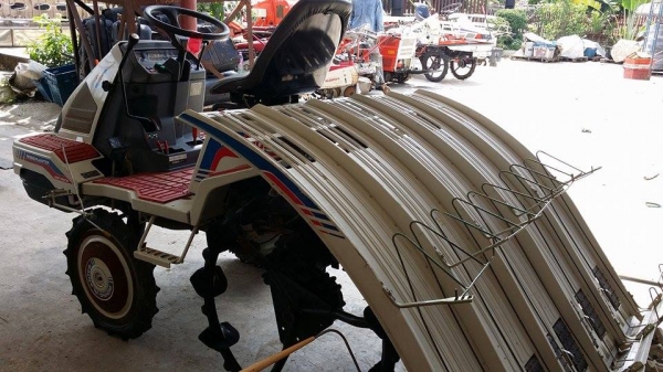 รถปลูกข้าวนั่งขับ MITSUBISHI เก่าญี่ปุ่น ดำนา 5 แถว สภาพสวย เครื่องยนต์ติดง่าย สภาพพร้อมใช้งาน