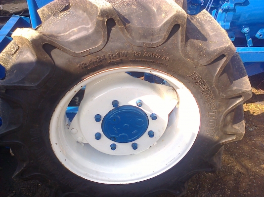 ขายรถฟอร์ด  6610  คานคาลาโล่  2  เพลา ดันหน้า  หาง  3  เล่มทะเบืยน   พร้อมใช้