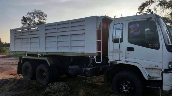 ขายรถพ่วงสิบล้อดัมพ์ ISUZU EURO2 เครื่อง 270 แรง ปี 47 กระบะดัมพ์โคราชแม่ลูก ลูก 2 เพลา ทะเบียนพร้อม ขายรถพ่วงสิบล้อดัมพ์ ISUZU EURO2 เครื่อง 270 แรง ปี 47 กระบะดัมพ์โคราชแม่ลูก ลูก 2 เพลา ทะเบียนพร้อม