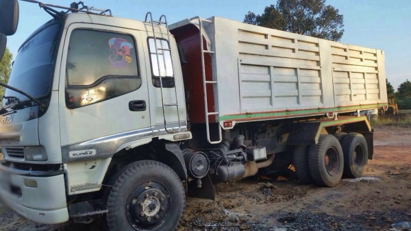ขายรถพ่วงสิบล้อดัมพ์ ISUZU EURO2 เครื่อง 270 แรง ปี 47 กระบะดัมพ์โคราชแม่ลูก ลูก 2 เพลา ทะเบียนพร้อม ขายรถพ่วงสิบล้อดัมพ์ ISUZU EURO2 เครื่อง 270 แรง ปี 47 กระบะดัมพ์โคราชแม่ลูก ลูก 2 เพลา ทะเบียนพร้อม