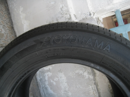 ขายยางป้ายแดงถอดศูนย์ yokohama blue earth e75 215/60r16  ปี 13 สนใจติดต่อเล็กคลองสามครับ 081-3747940