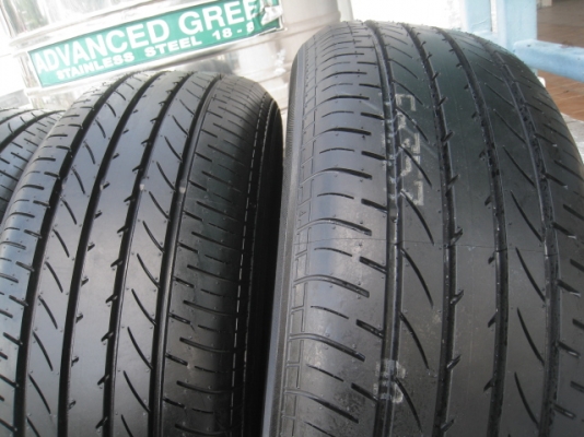 ขายยางป้ายแดงถอดศูนย์ yokohama blue earth e75 215/60r16  ปี 13 สนใจติดต่อเล็กคลองสามครับ 081-3747940