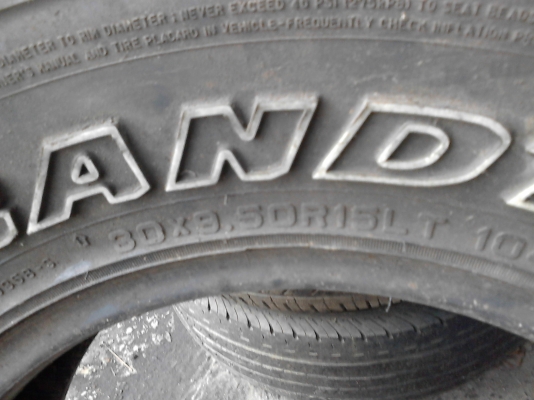 30X9.50R15LT  DUNLOP GRANDTREK AT3 ตัวหนังสือขาว   มี 1 เส้น  TEL.081-427-3941