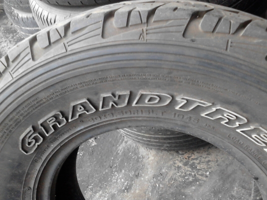 30X9.50R15LT  DUNLOP GRANDTREK AT3 ตัวหนังสือขาว   มี 1 เส้น  TEL.081-427-3941