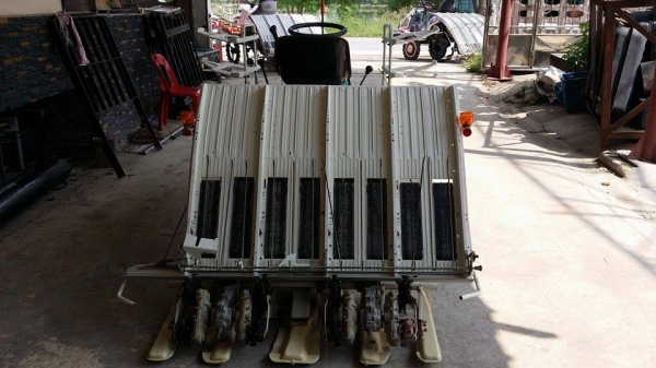 รถปลูกข้าวนั่งขับ KUBOTA เก่าญี่ปุ่น ดำนา 4 แถว สภาพสวย เครื่องยนต์ติดง่าย สภาพพร้อมใช้งาน รถปลูกข้าวนั่งขับ KUBOTA เก่าญี่ปุ่น ดำนา 4 แถว สภาพสวย เครื่องยนต์ติดง่าย สภาพพร้อมใช้งาน